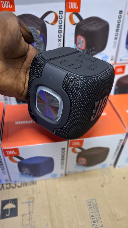 BOMBOX X900